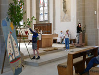 Familiengottesdienst mit den Kommunionkindern (Foto: Karl-Franz Thiede)